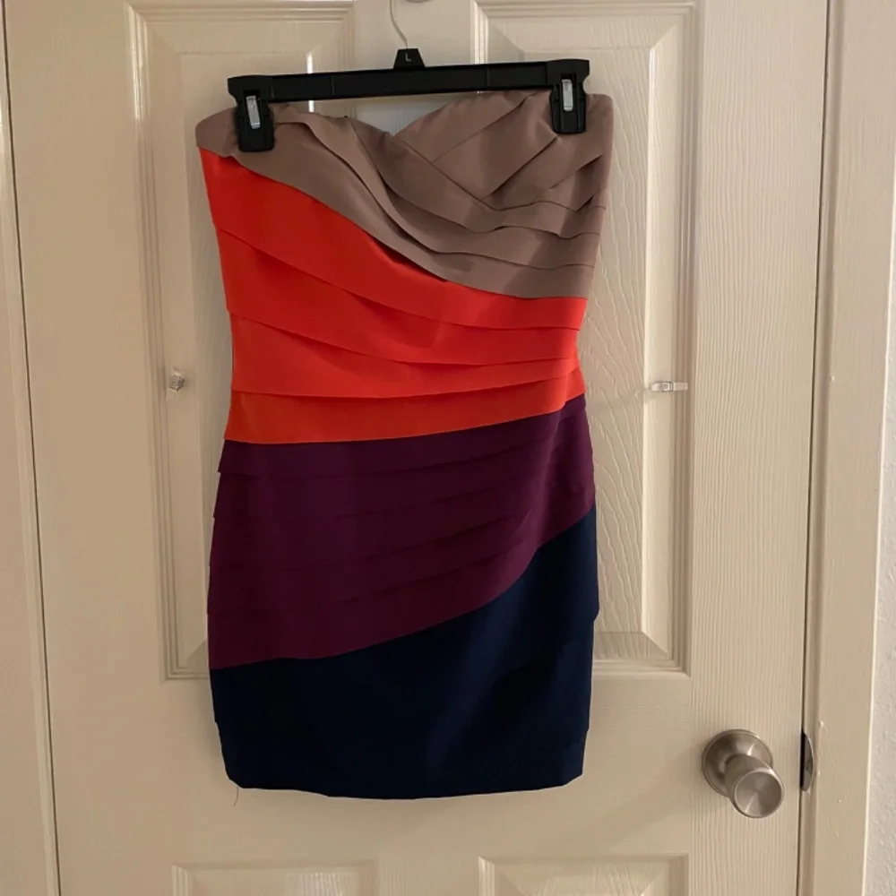 Dress - Picture 2 of 7